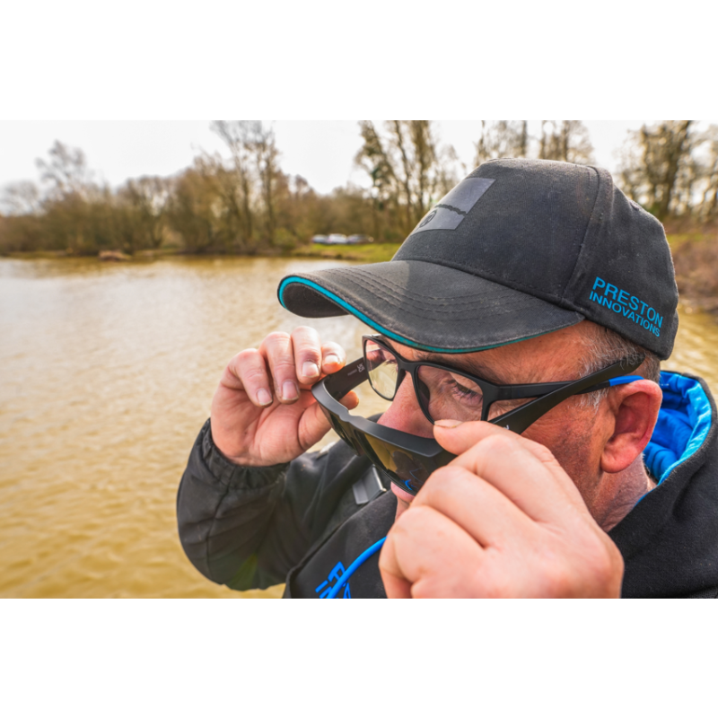 Preston Innovations - Sur-lunettes Overfit Sunglasses Smoke Lens Preston Innovations - Sur-lunettes Overfit Sunglasses Smoke Lens