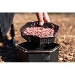 BOITE A ESCHES SECURE LOCK BAIT BOX AND SIEVE ZEBCO